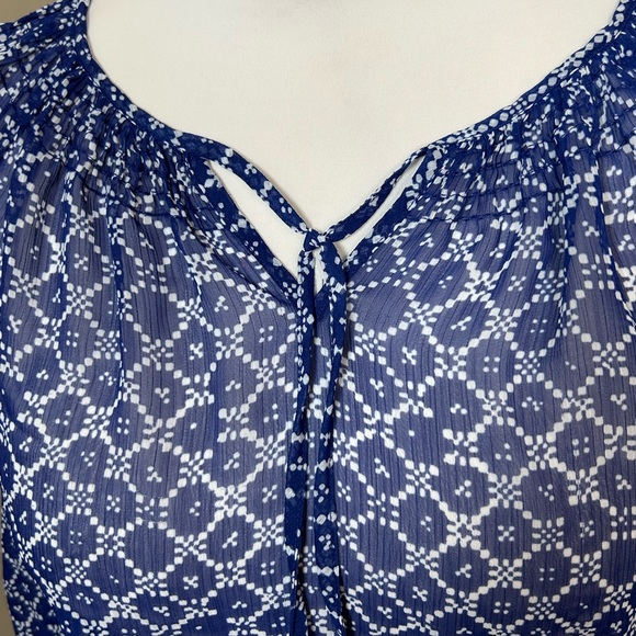 LIZ CLAIBORNE Blue White Sheer Short Sleeved Blouse Size Medium Petite - Picture 2 of 4